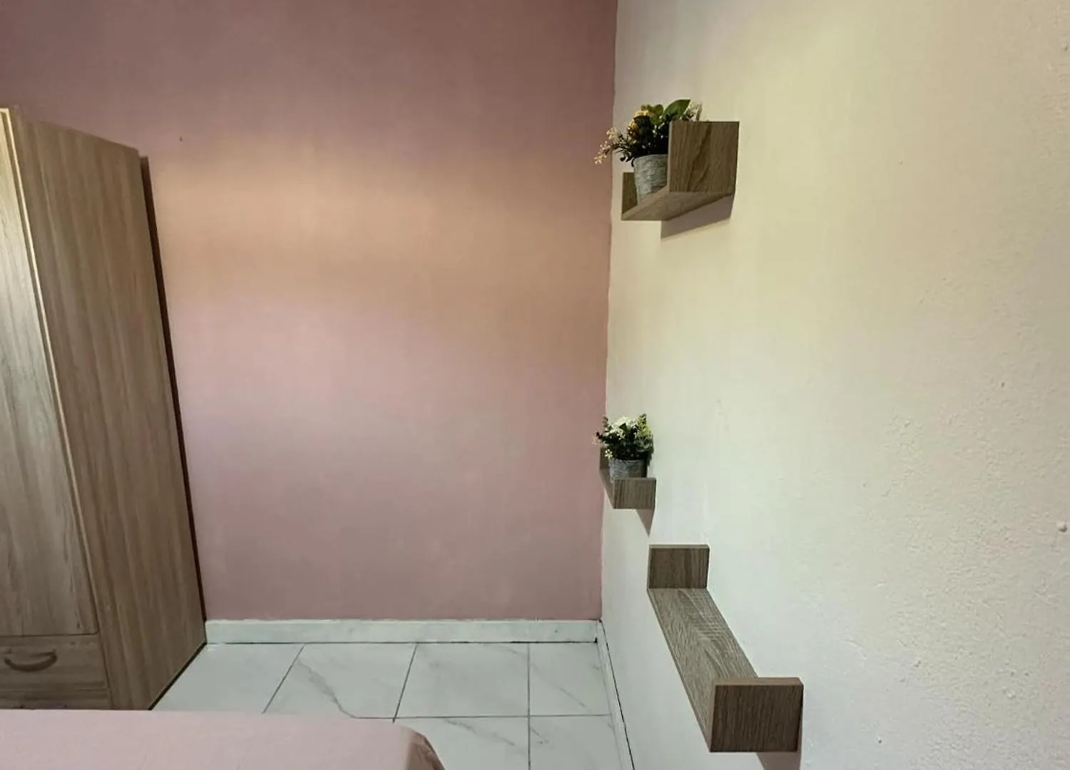 Pink Bliss Bed & Breakfast Avae
